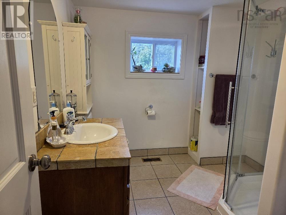 7 Douglas St Property Photo 16