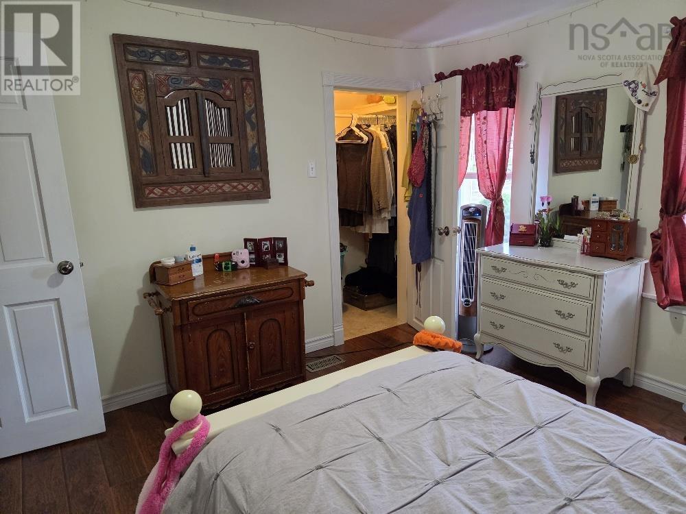 7 Douglas St Property Photo 18