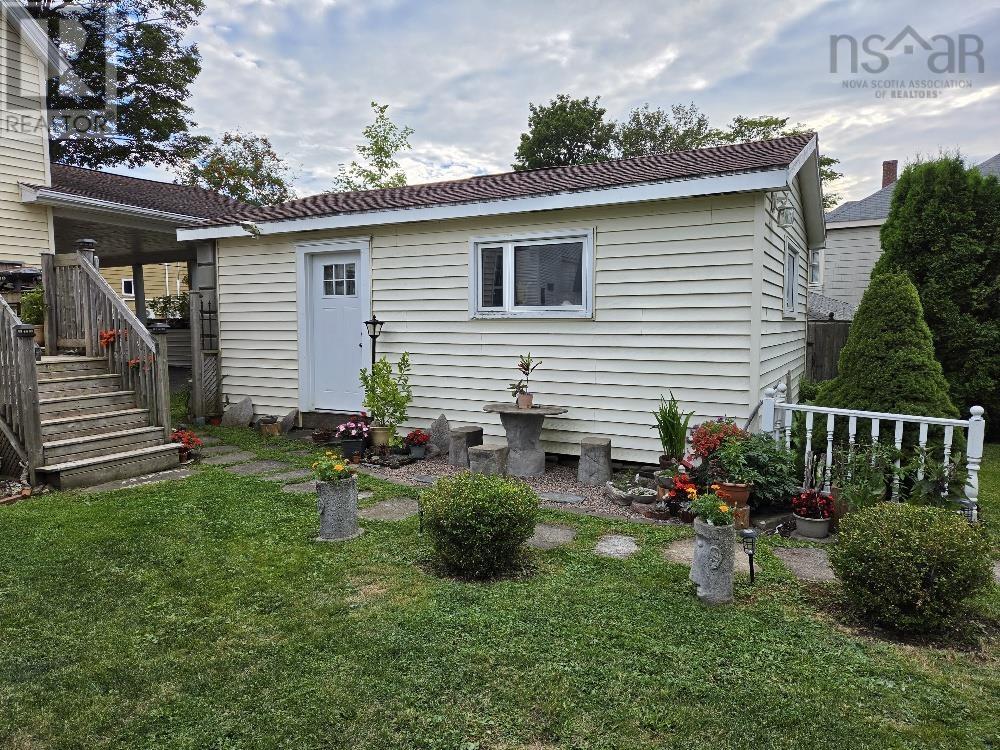 7 Douglas St Property Photo 24