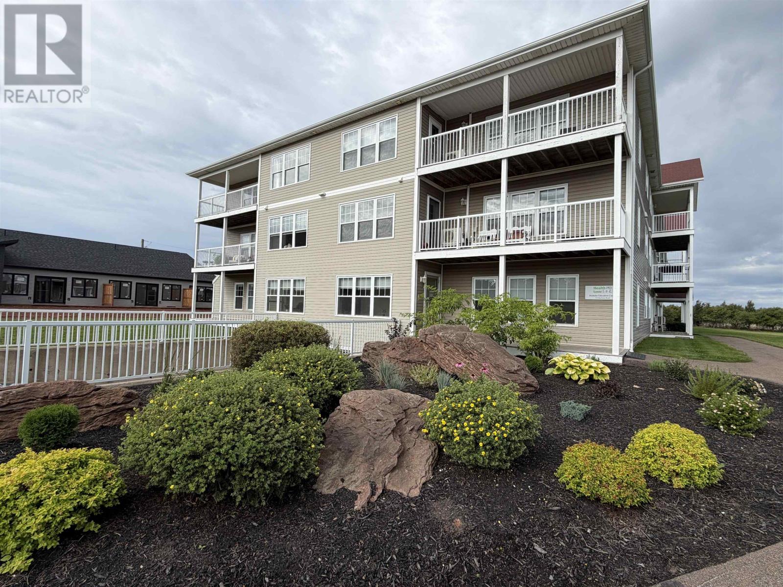 516 Macewen Road Property Photo 2