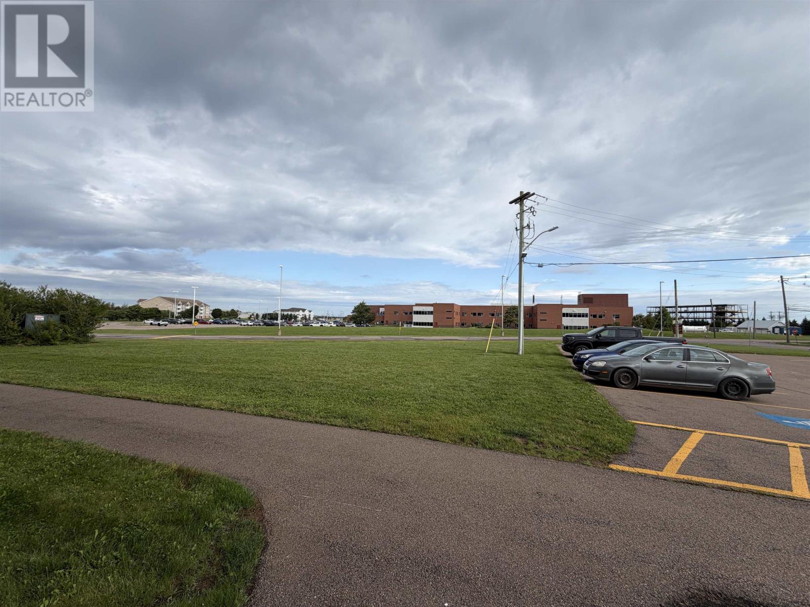 516 Macewen Road Property Photo 4
