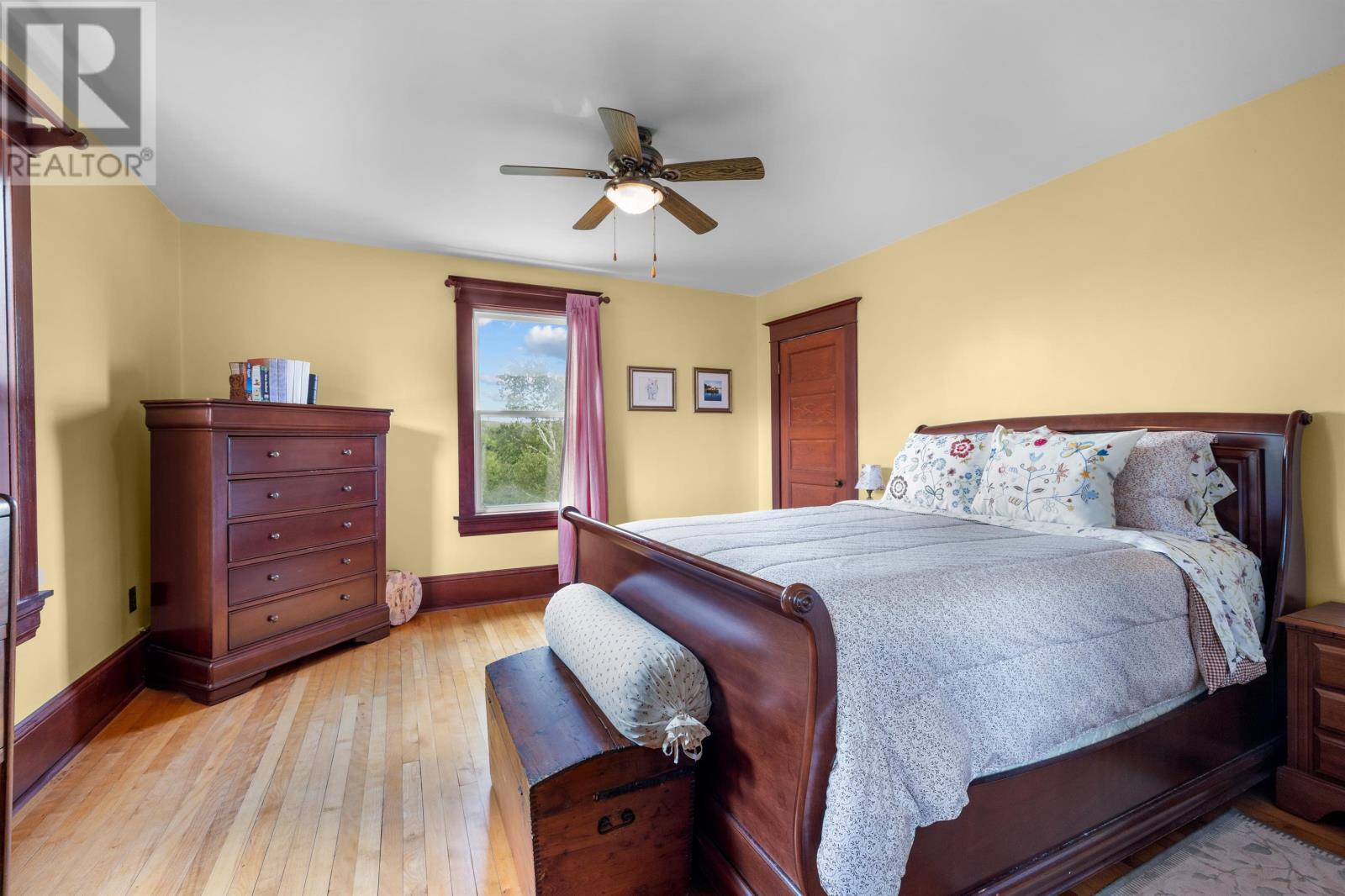 2605 St Mary's Road West Property Photo 15