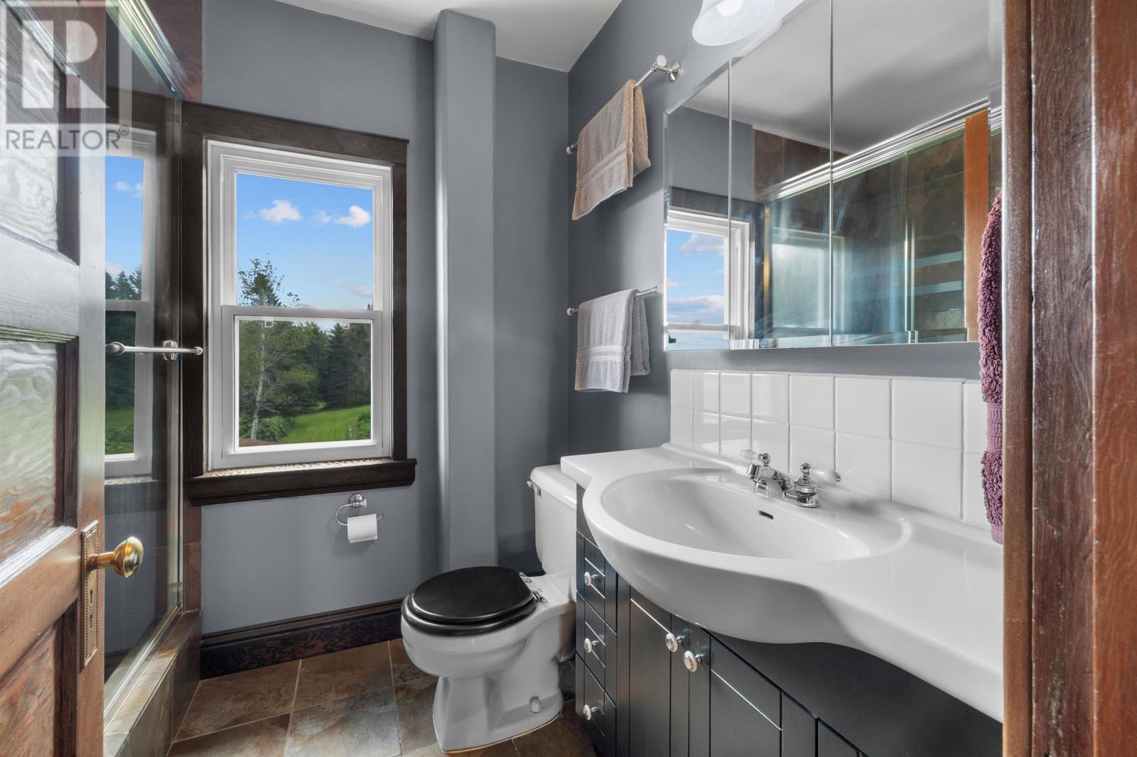 2605 St Mary's Road West Property Photo 17