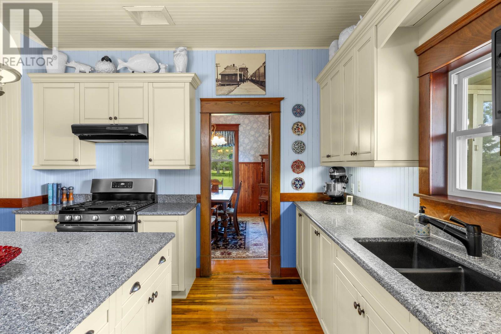 2605 St Mary's Road West Property Photo 22