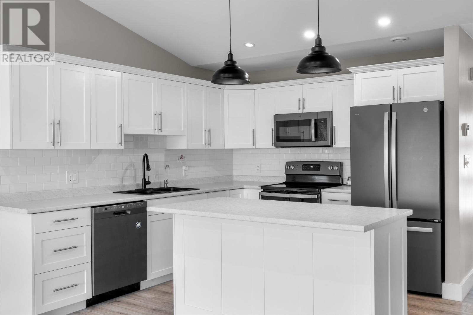 31 Starlite Street Property Photo 4