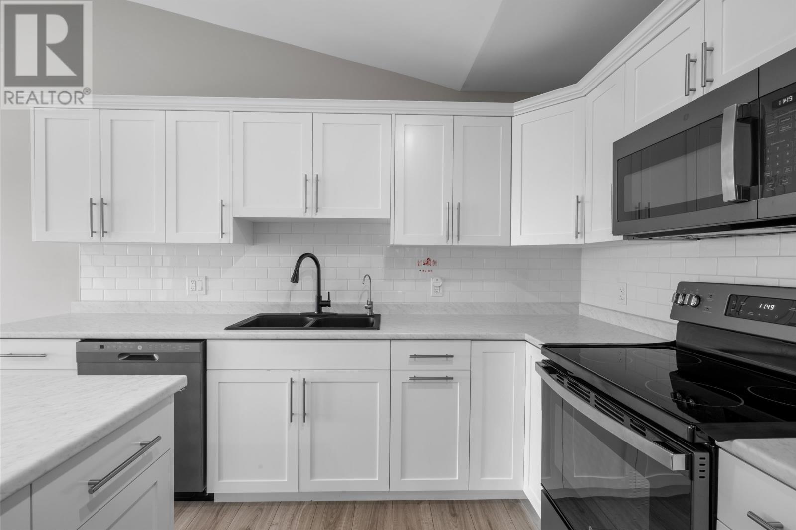 31 Starlite Street Property Photo 5