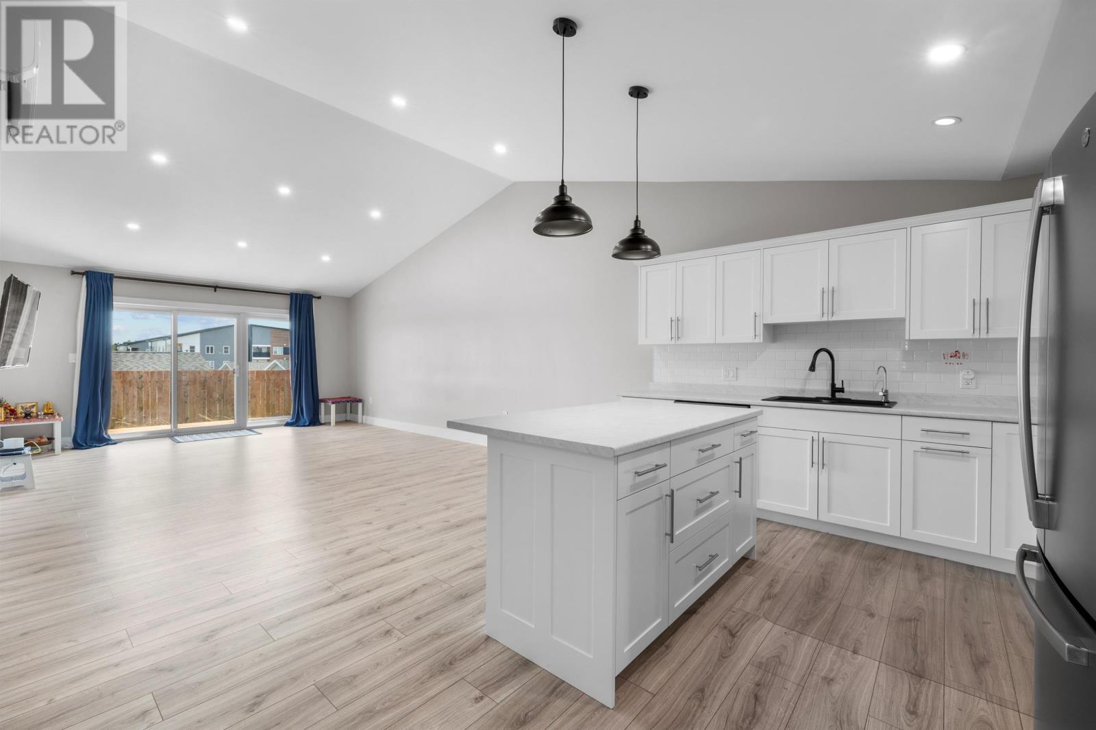 31 Starlite Street Property Photo 7
