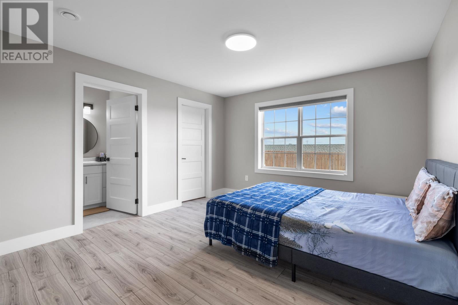 31 Starlite Street Property Photo 10