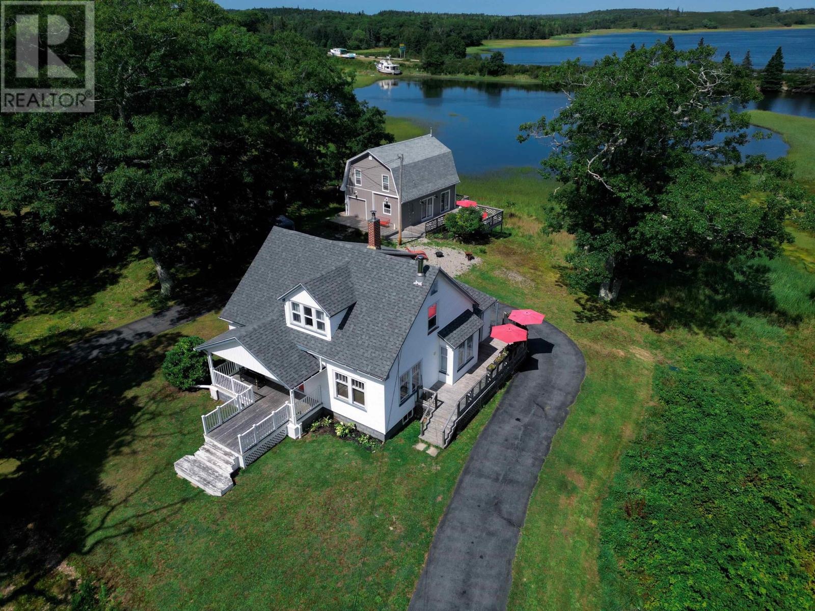127 Chemin Old Oak Road Property Photo 1