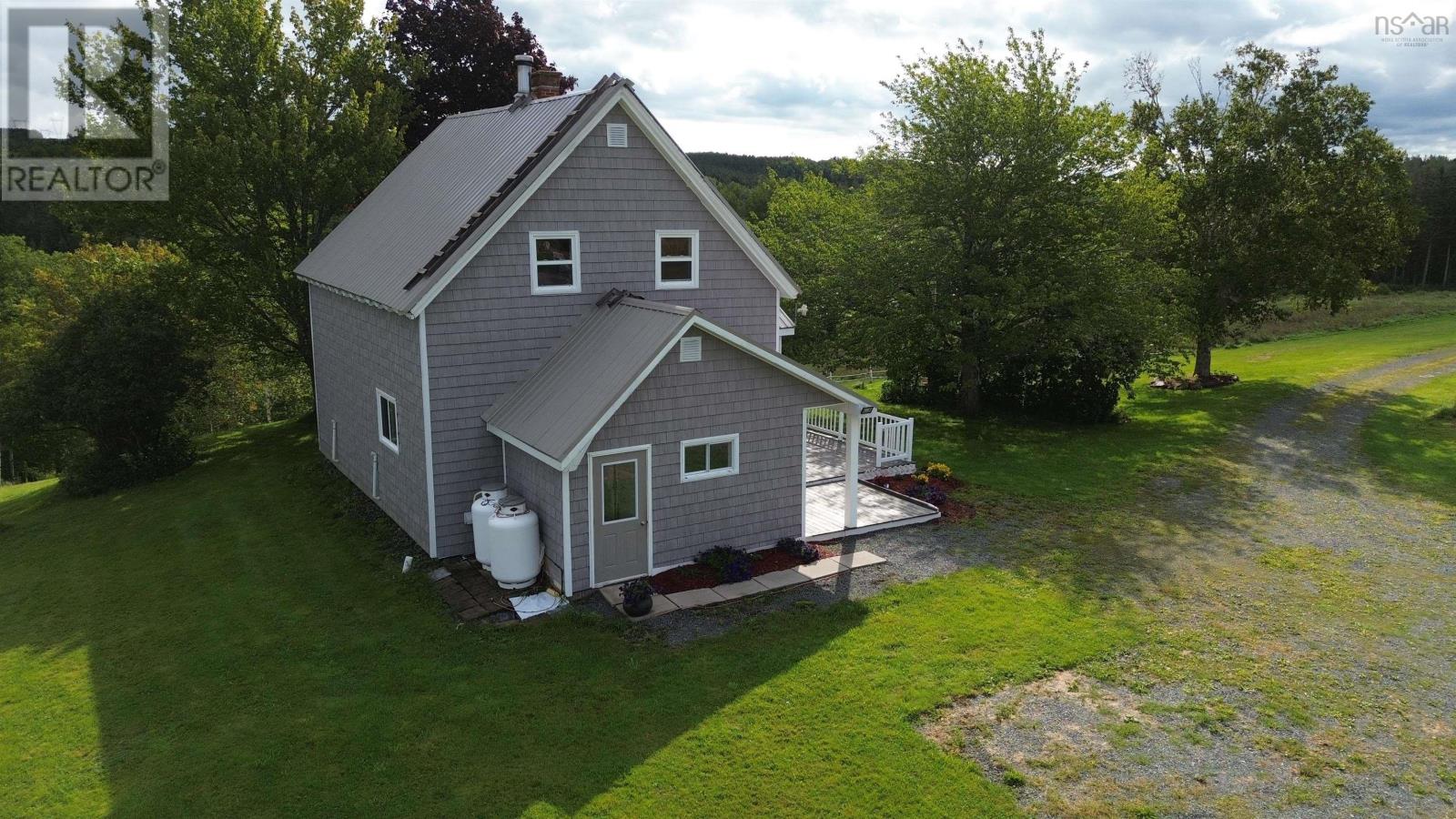 871 Ohio East Road Property Photo 6