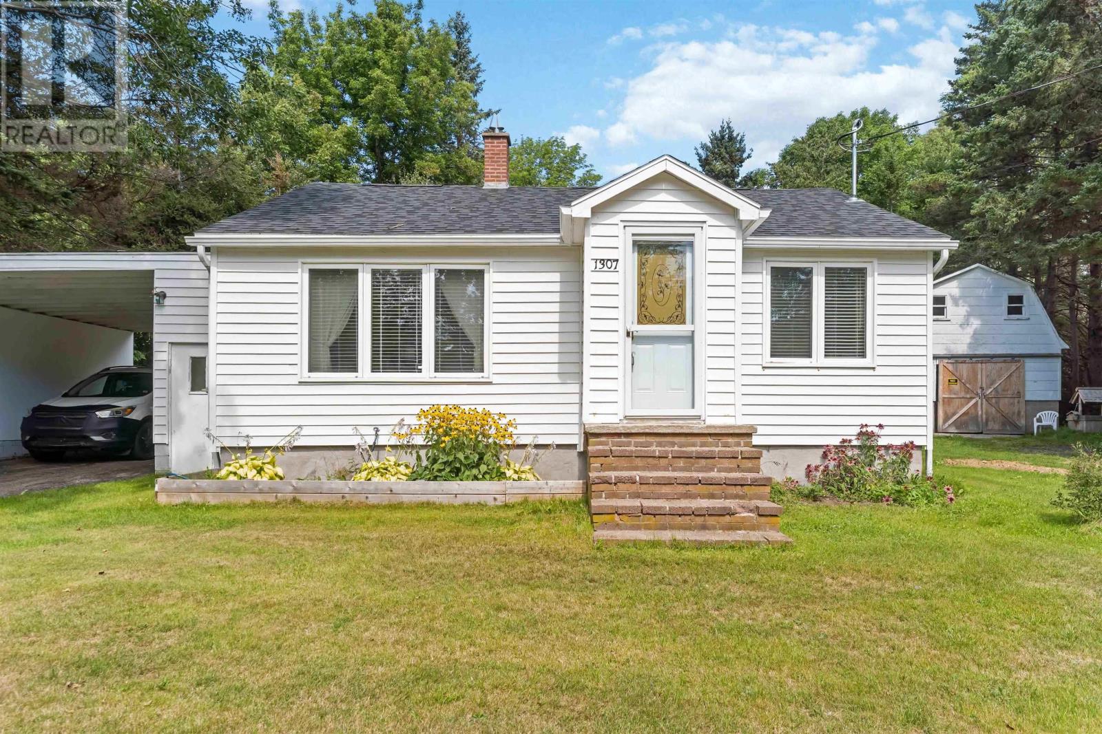 1307 Granville Road Property Photo 1