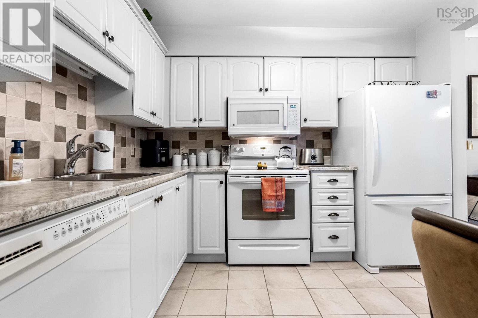 308 93 Kearney Lake Road Property Photo 7