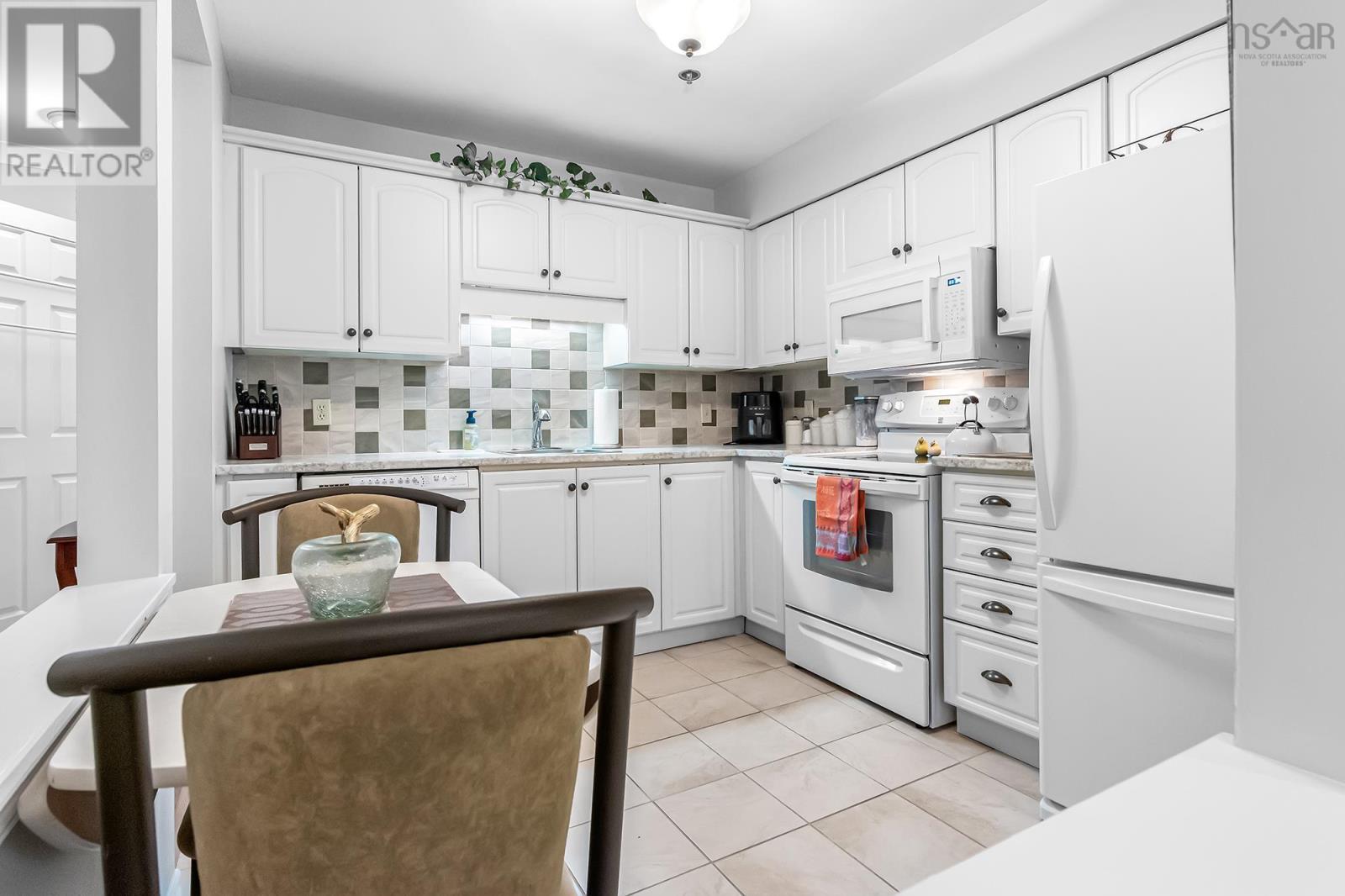 308 93 Kearney Lake Road Property Photo 11
