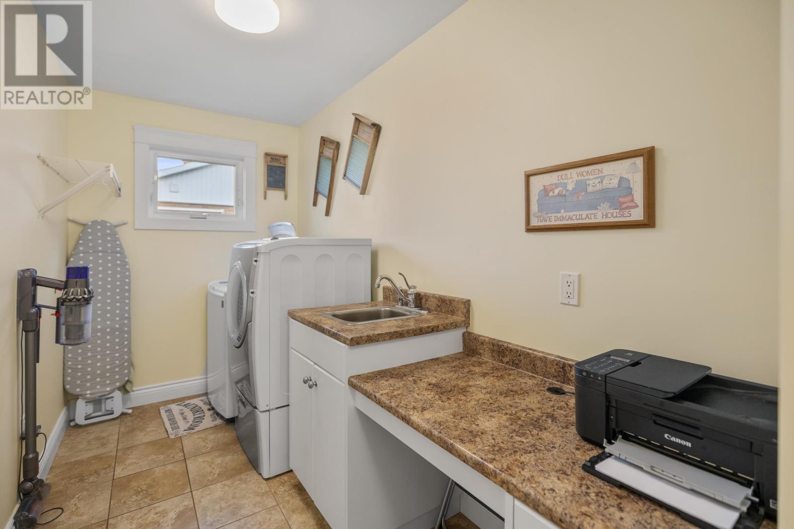 18 Newland Crescent Property Photo 16