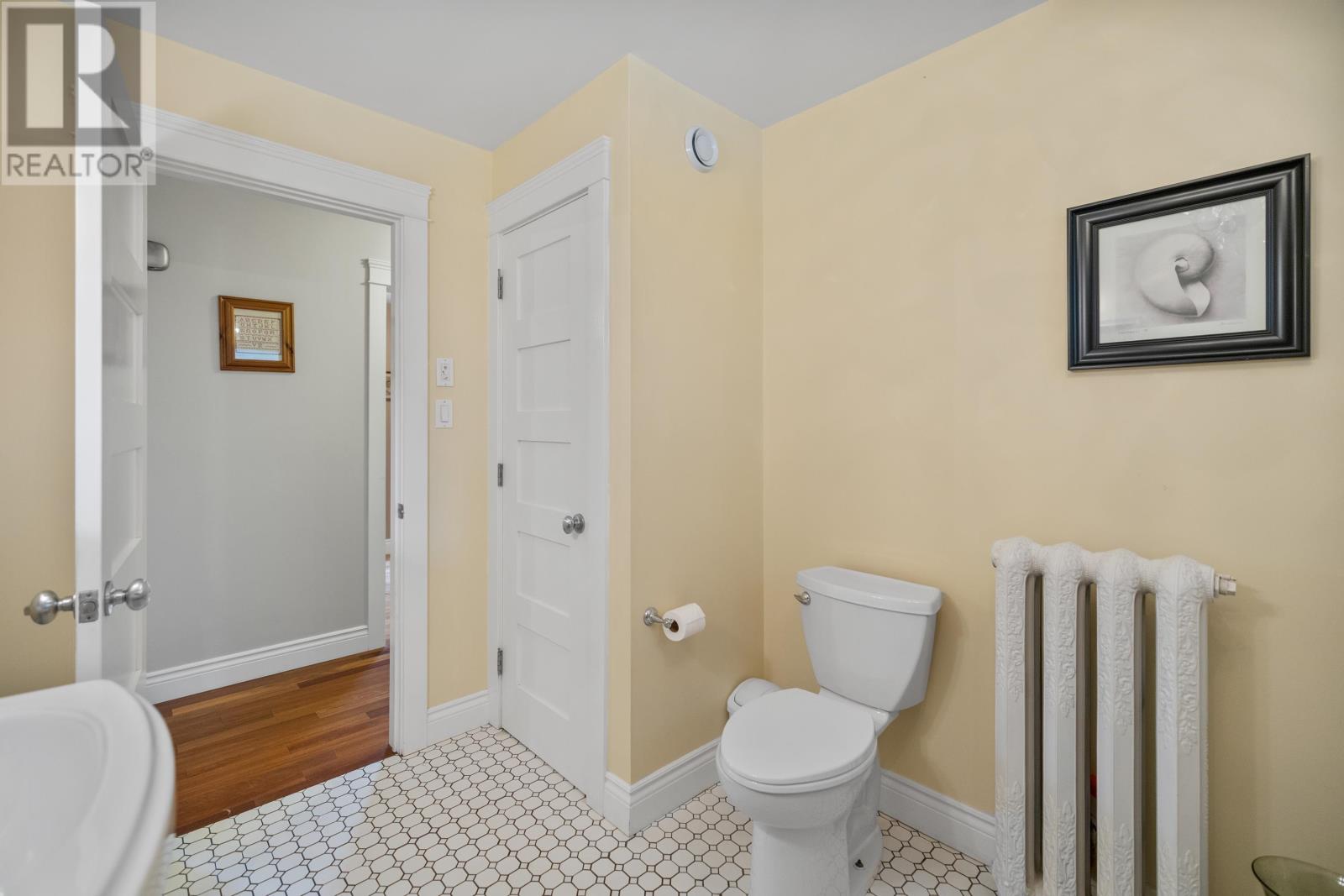 18 Newland Crescent Property Photo 18