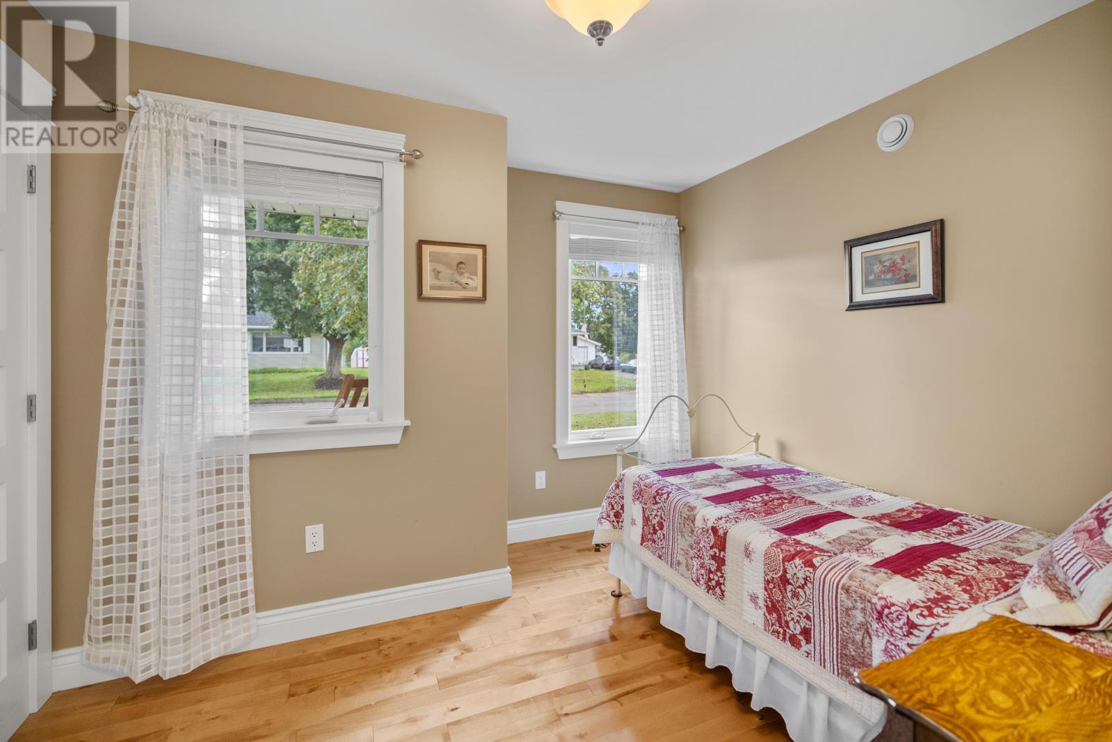 18 Newland Crescent Property Photo 19