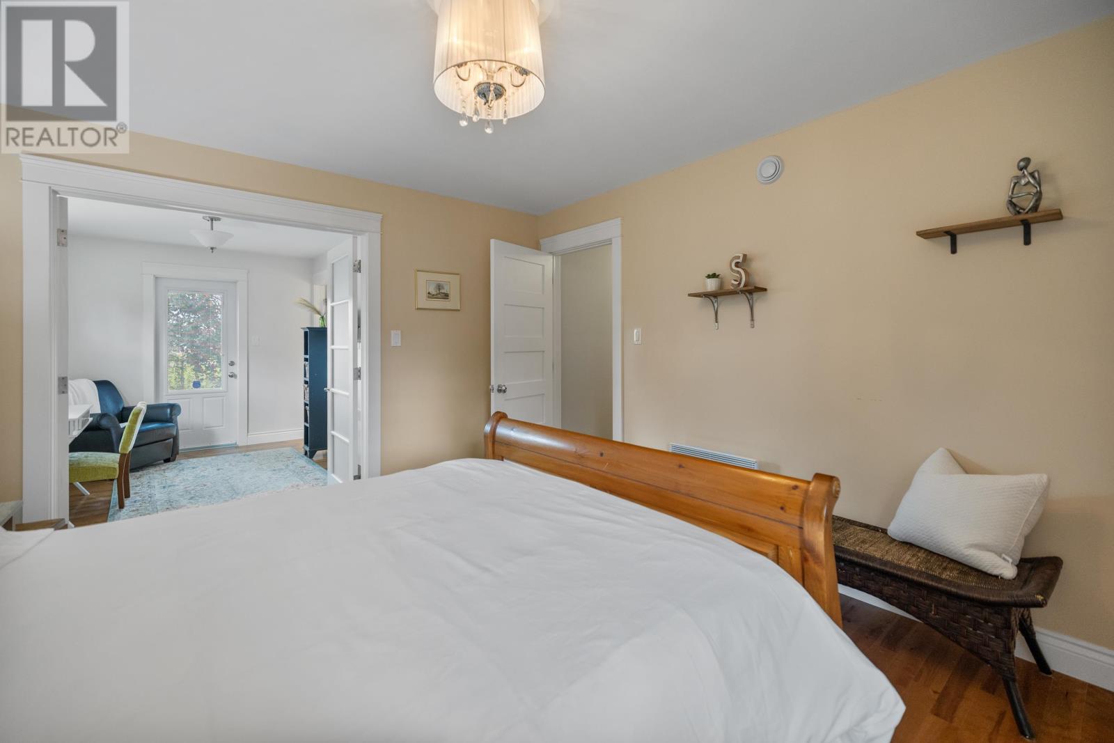 18 Newland Crescent Property Photo 22