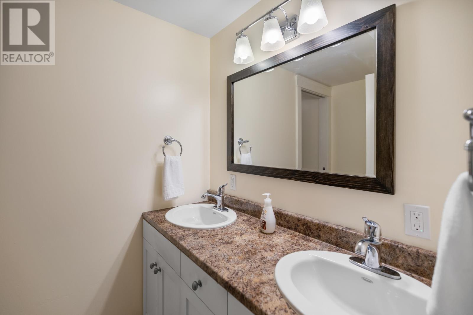 18 Newland Crescent Property Photo 27