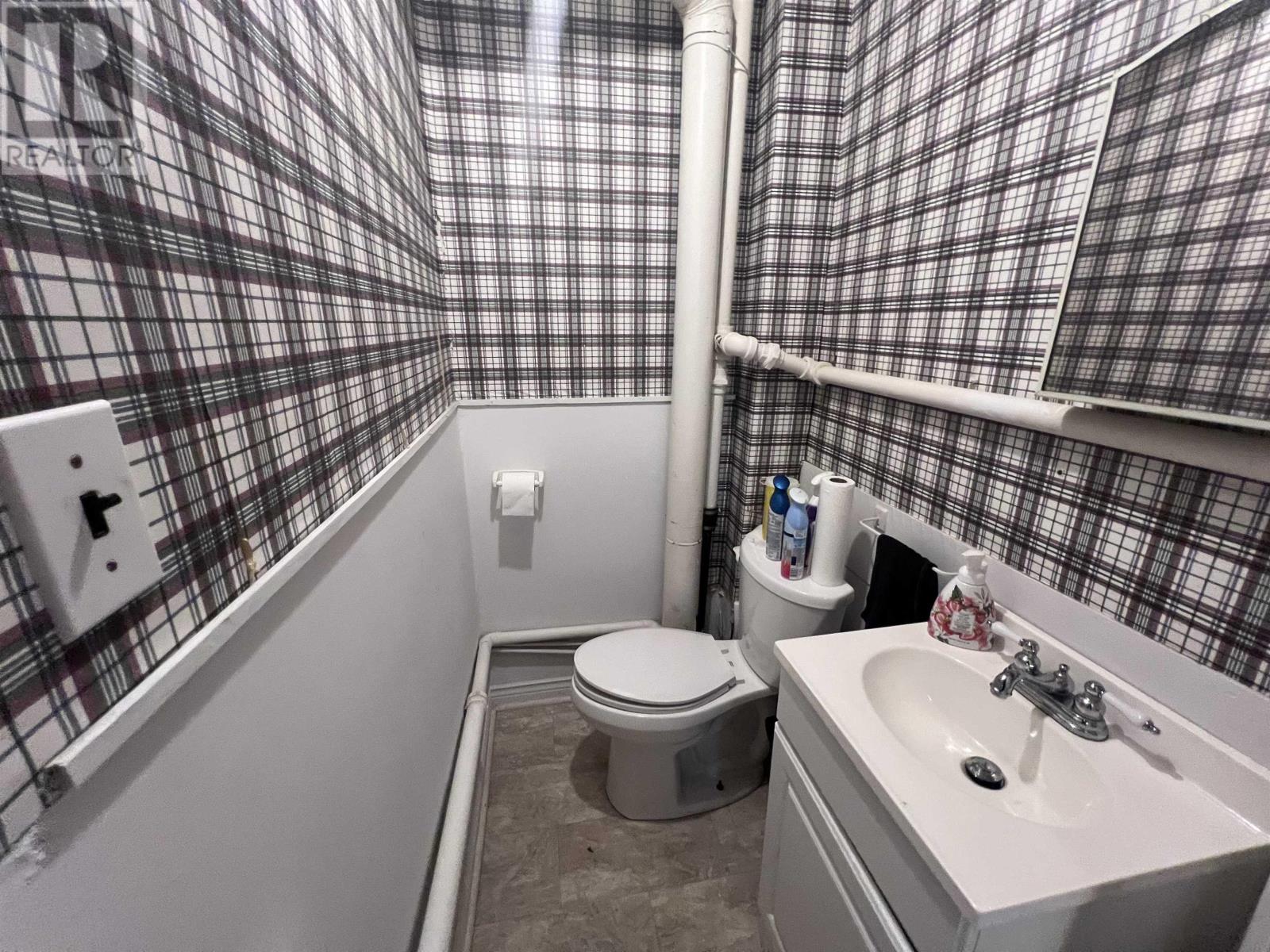 3 Center Street Property Photo 7