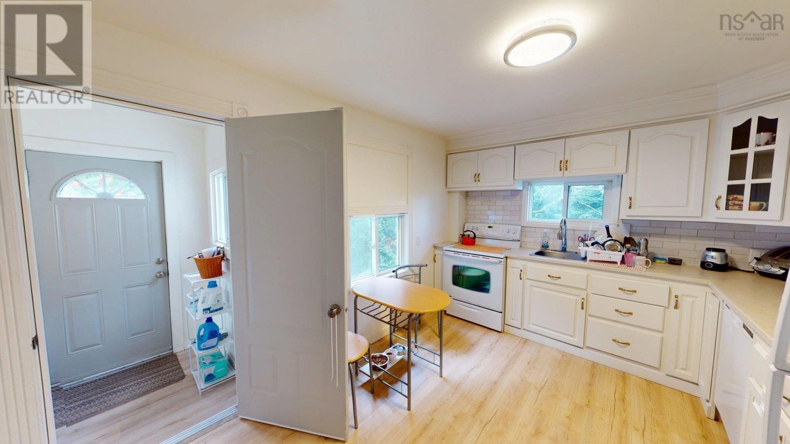 81 Coronation Drive Property Photo 7