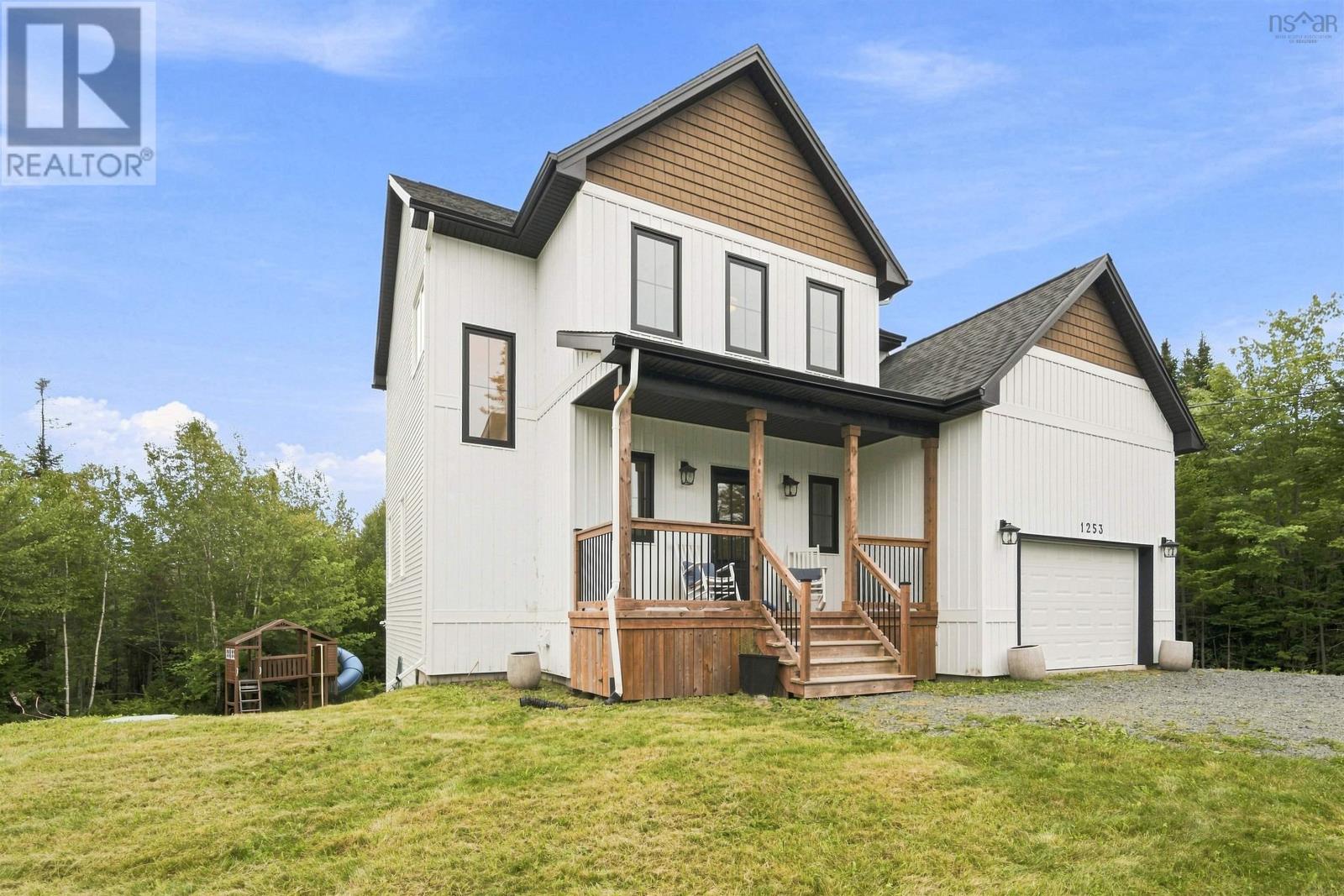 1253 McCabe Lake