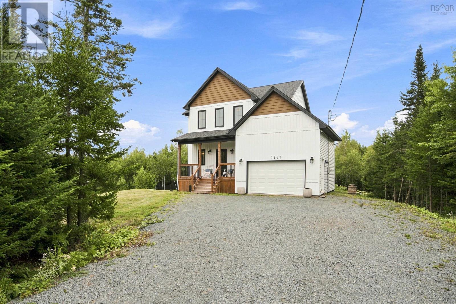 1253 McCabe Lake