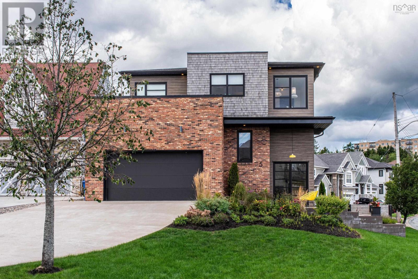 5 Lauderdale Court