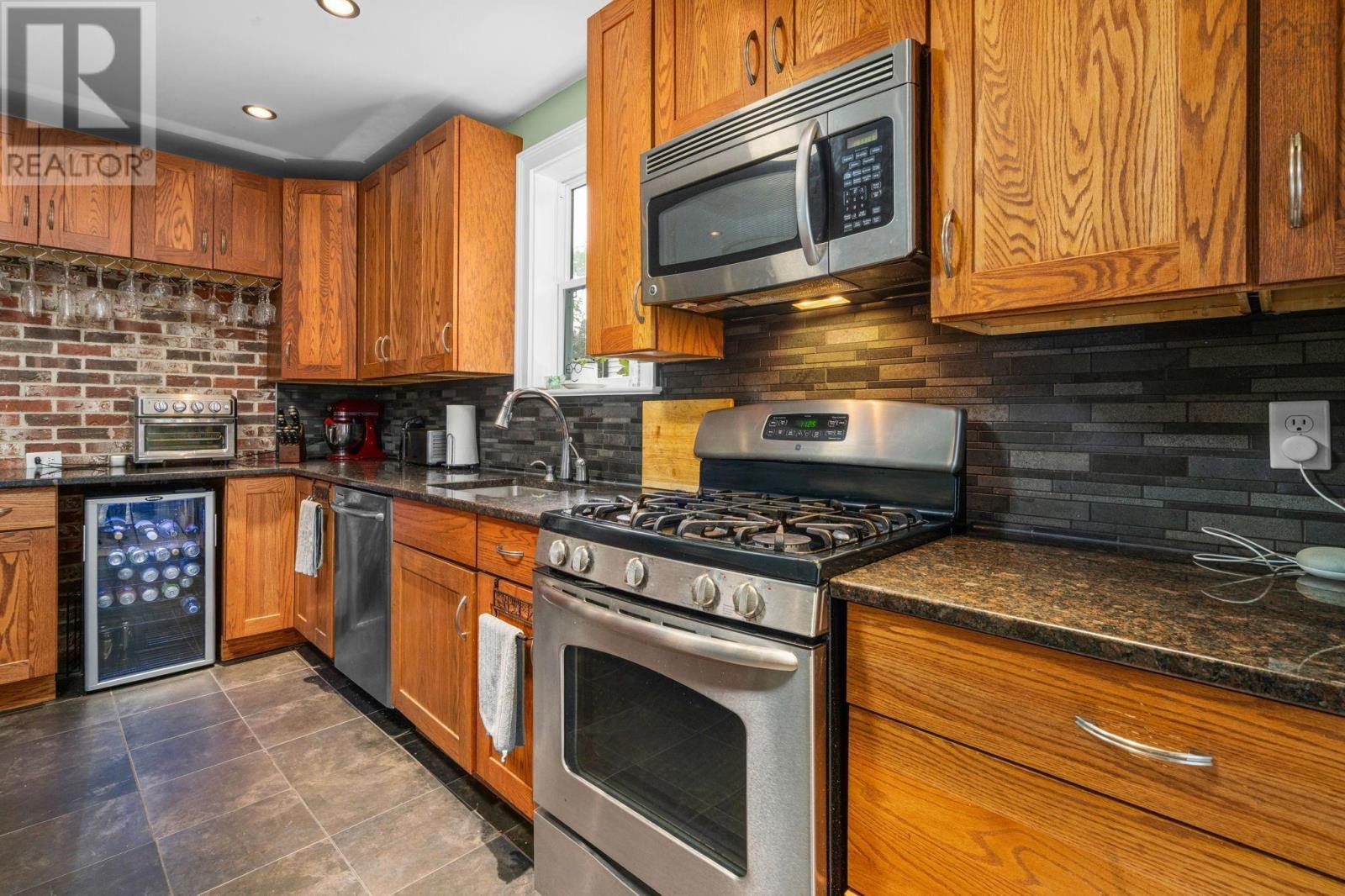 17 Tulip Street Property Photo 10