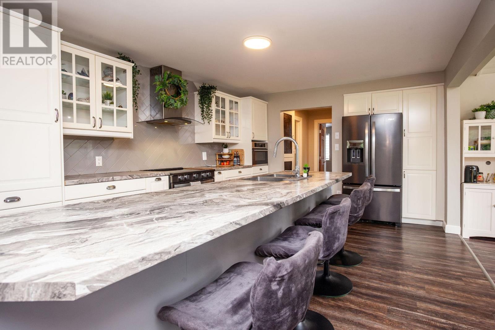 594 Kayes Road Property Photo 4