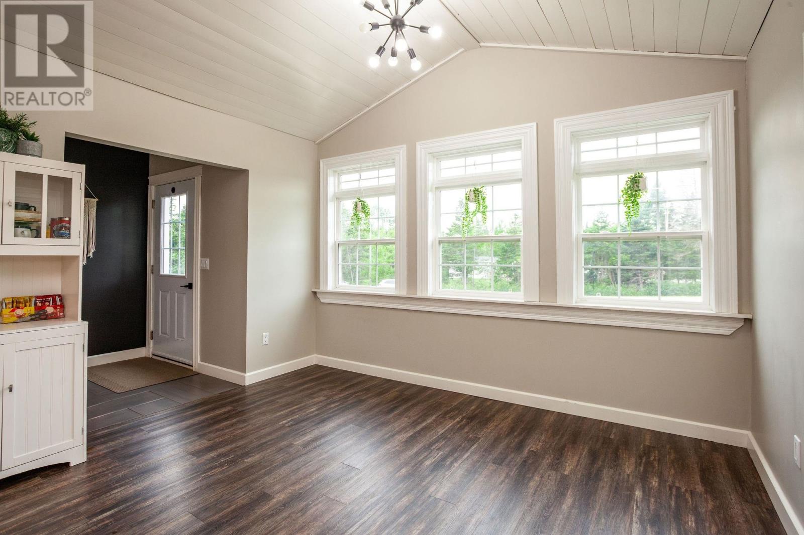 594 Kayes Road Property Photo 10