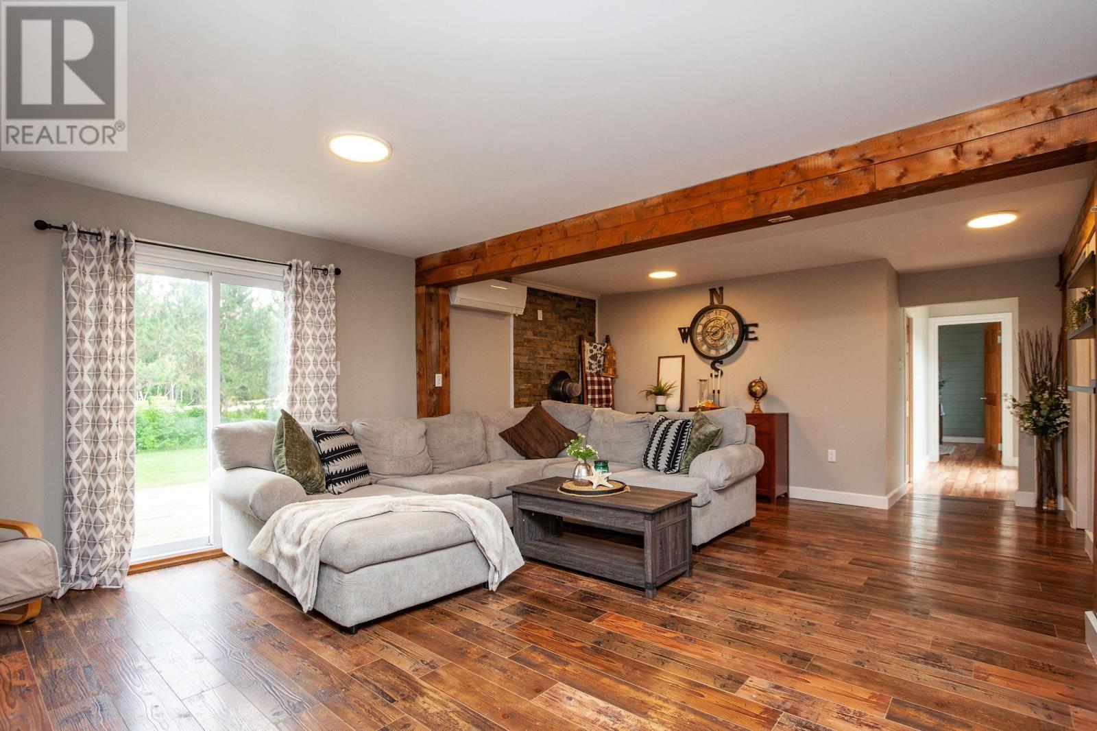 594 Kayes Road Property Photo 14