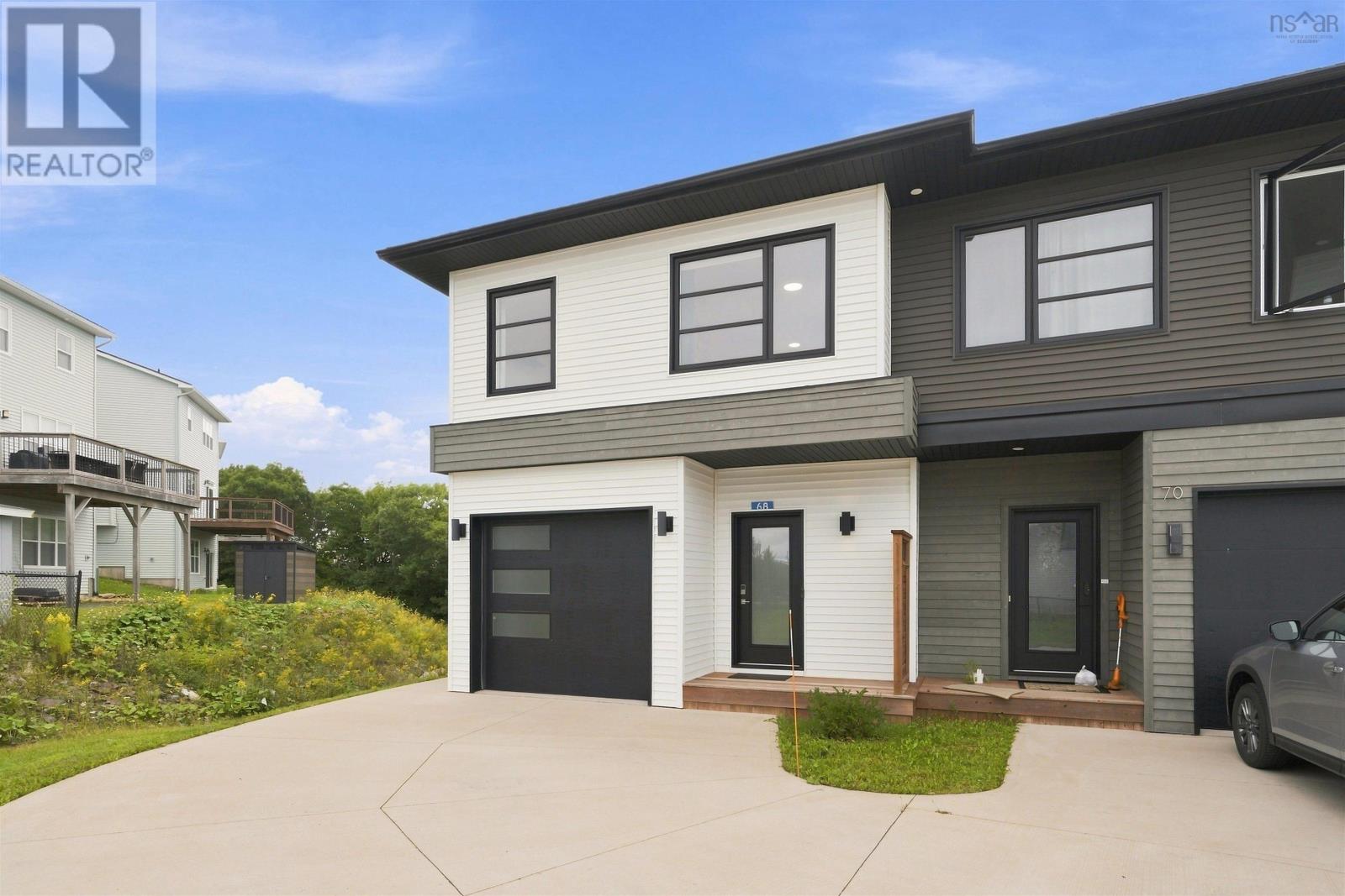 68 Grenoble Court Property Photo 4
