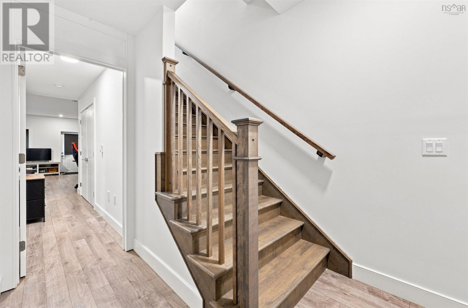 68 Grenoble Court Property Photo 37