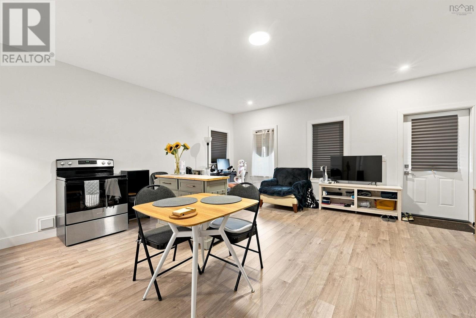 68 Grenoble Court Property Photo 39