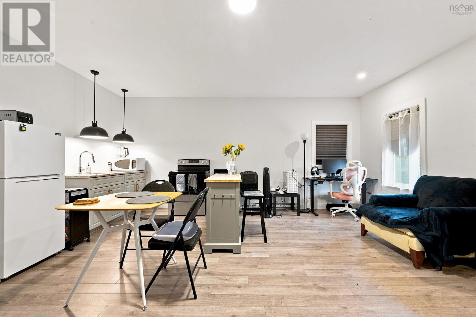 68 Grenoble Court Property Photo 40