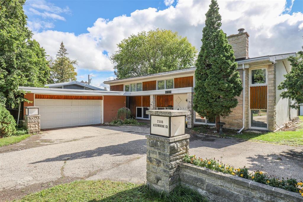 2508 Assiniboine Crescent Property Photo 1