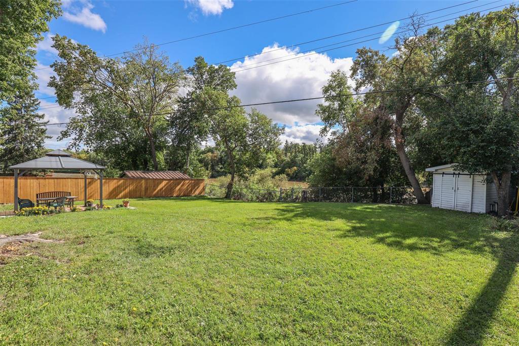 2508 Assiniboine Crescent Property Photo 5