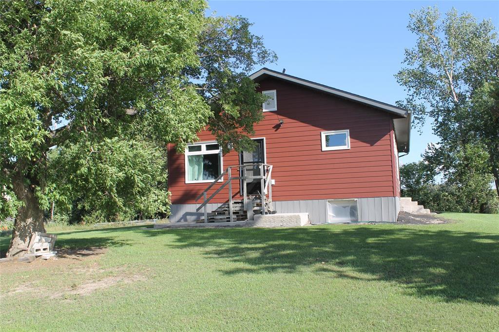 46138 37 E Road Property Photo 2