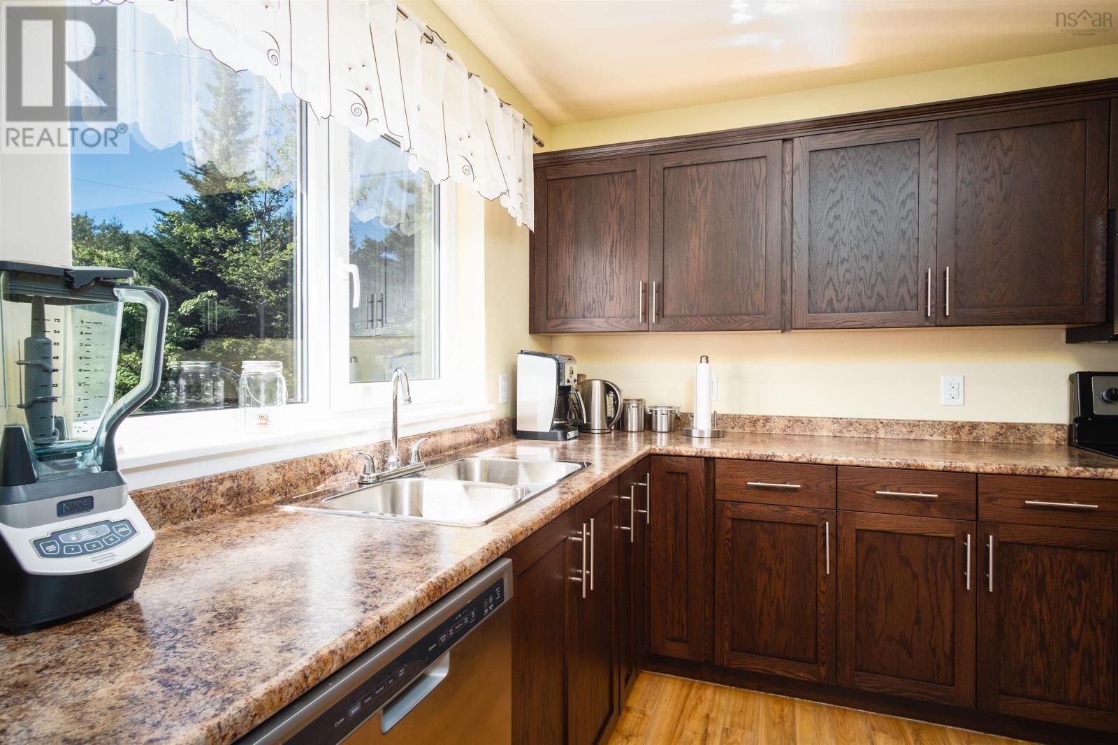 30 Hill St. Property Photo 10