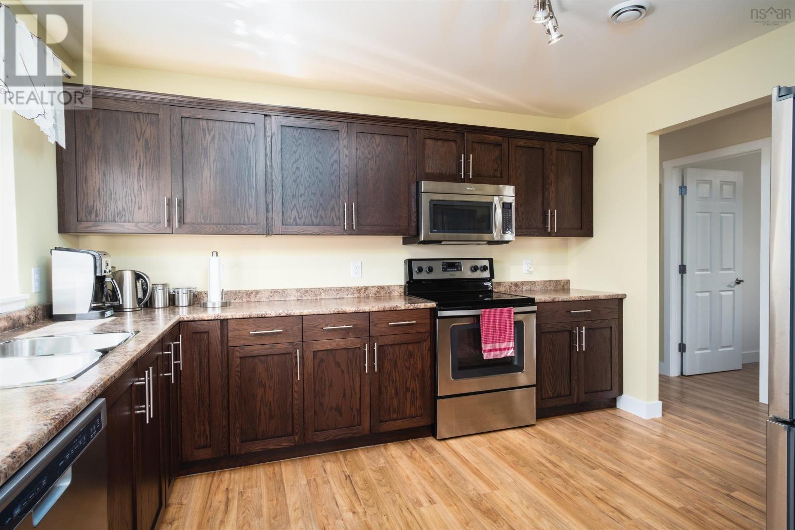 30 Hill St. Property Photo 11