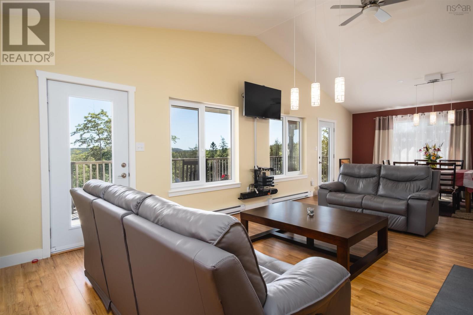 30 Hill St. Property Photo 14