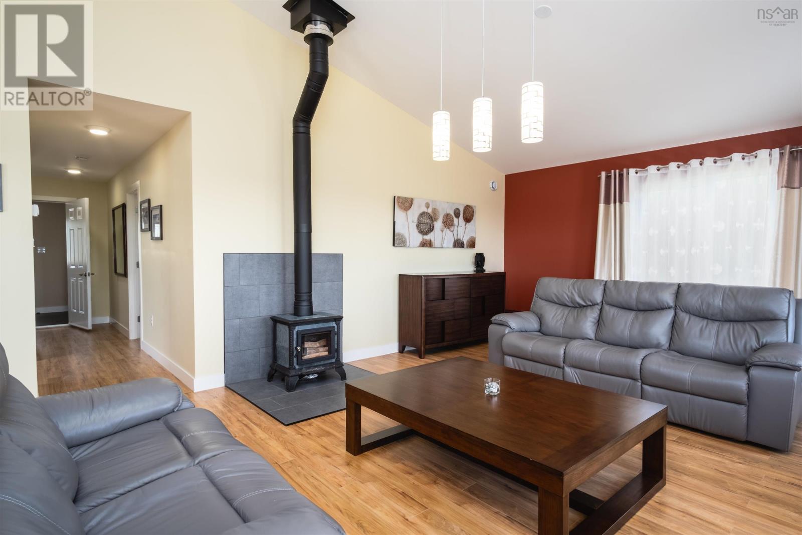 30 Hill St. Property Photo 15