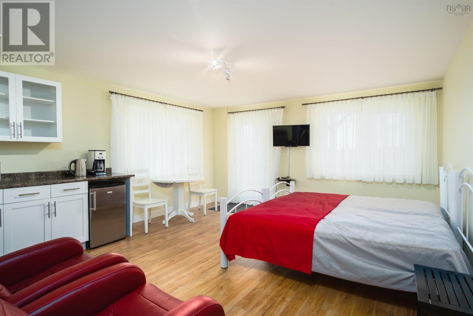 30 Hill St. Property Photo 22