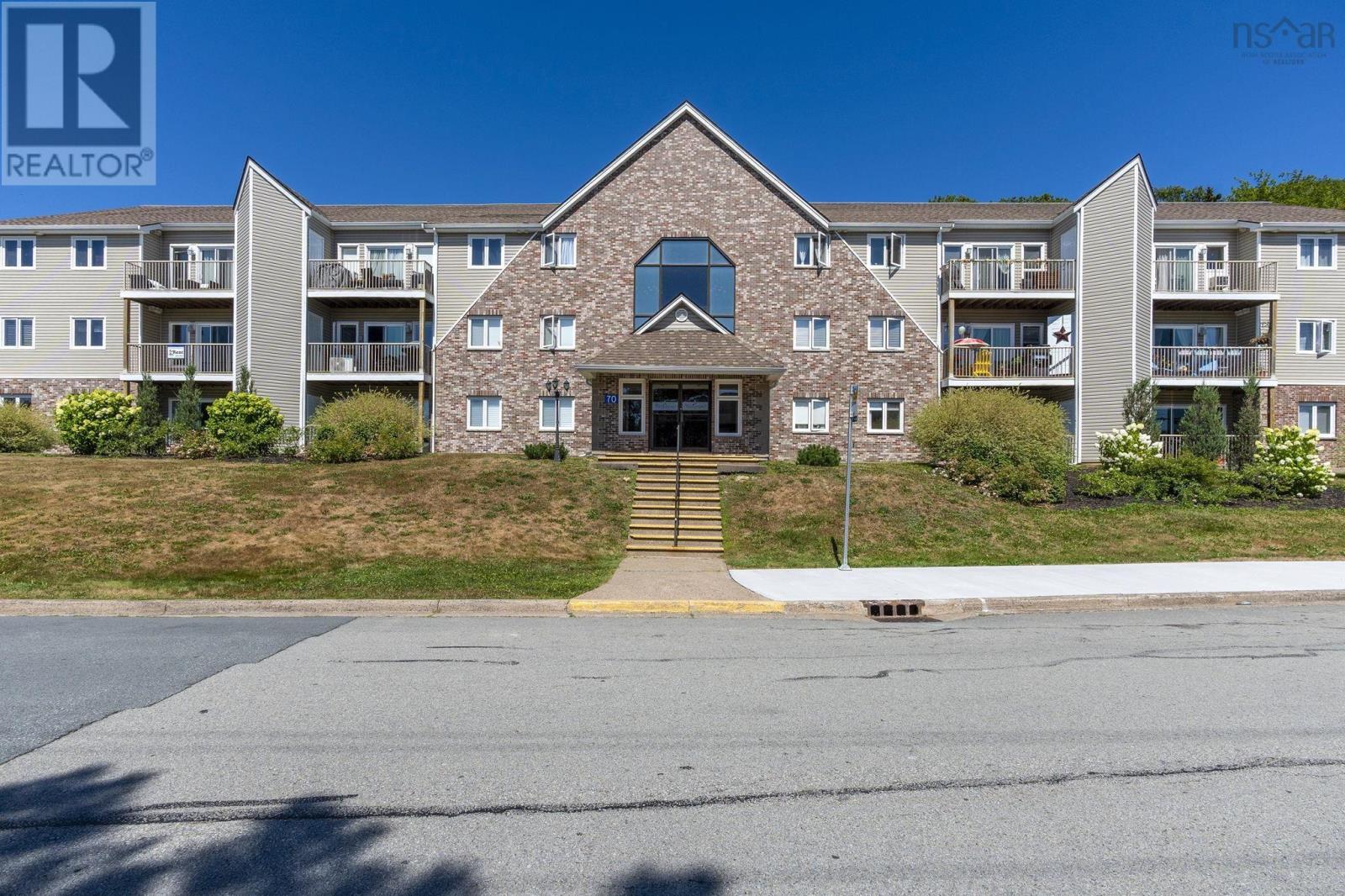 15 70 Collins Grove