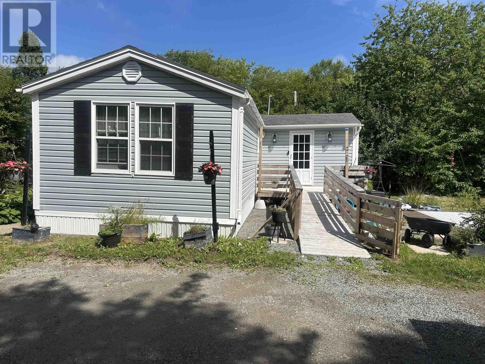 796 Highway 105 Property Photo 1