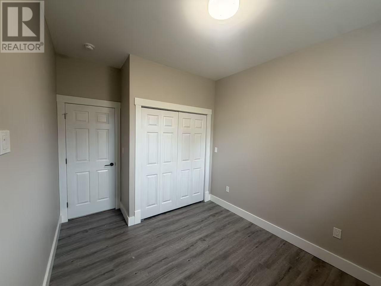 25 Riverside Drive Property Photo 16