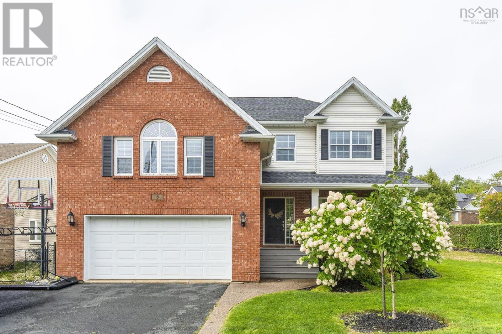 5 Edgewater Close