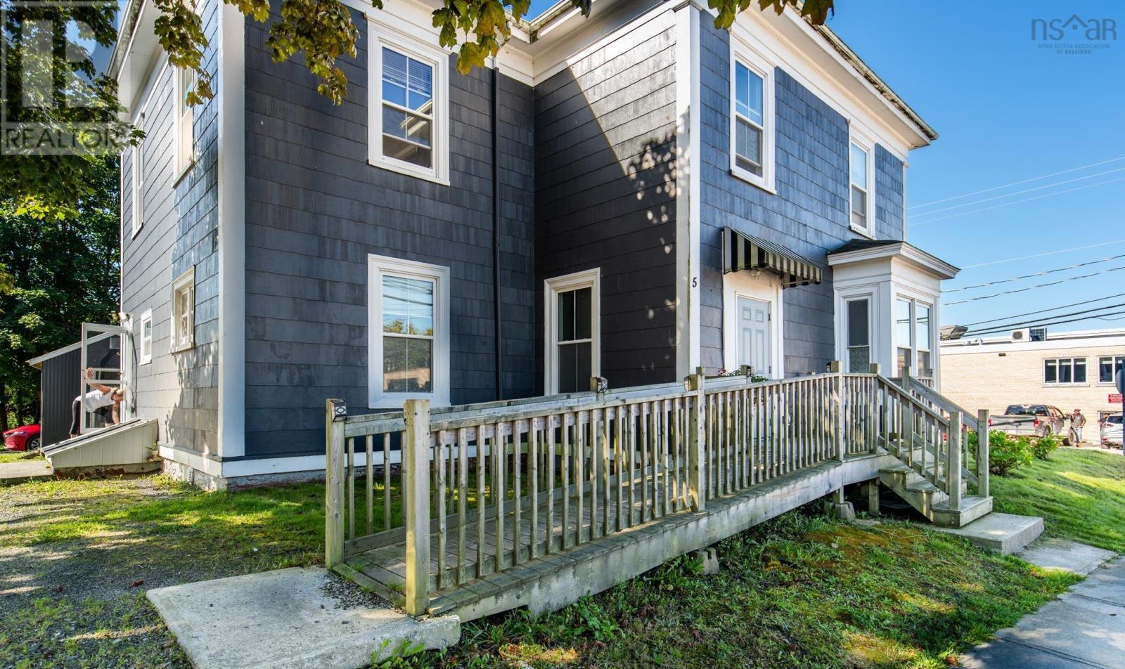 5 Parade Street Property Photo 3