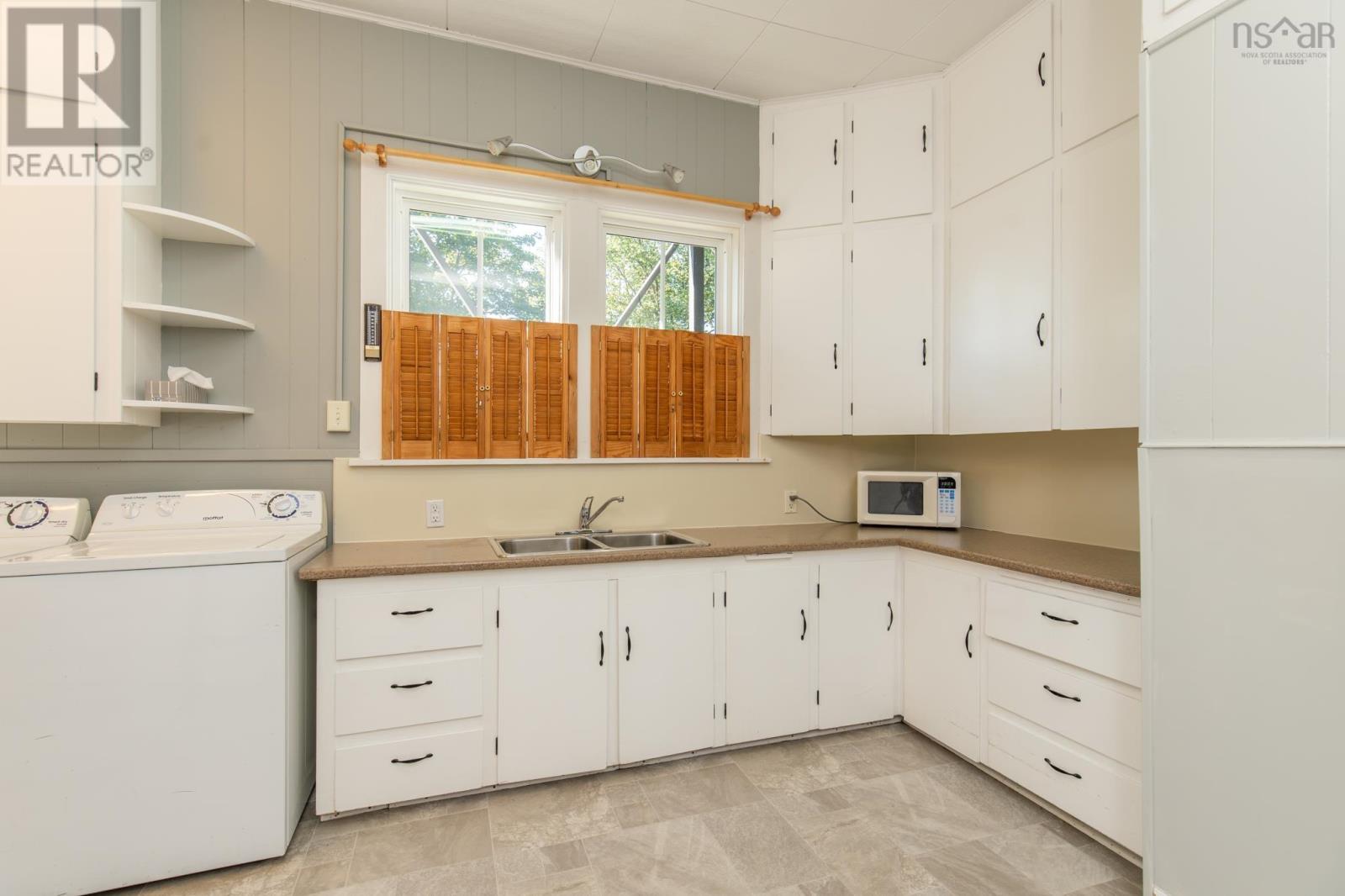 5 Parade Street Property Photo 8
