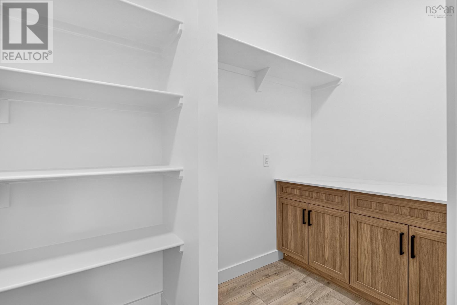 524/526 Perrin Drive Property Photo 16